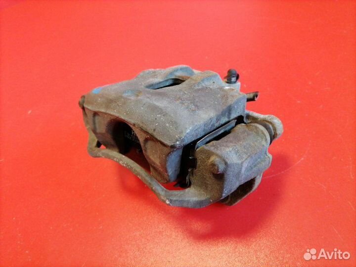 Суппорт передний правый Kia Cerato TD G4FC 2009