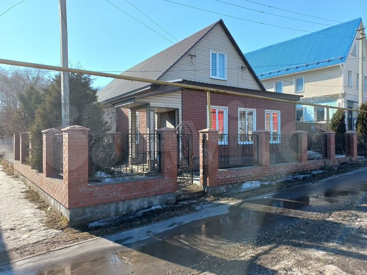 Дом 186 м² на участке 8,4 сот.