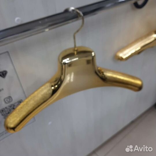 Вешалки -плечики шубные бу