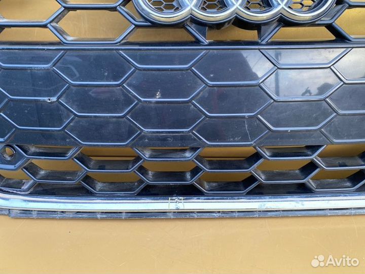 Решетка радиатора Audi A4/RS4