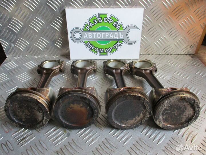 Поршень с шатуном Volkswagen Caddy 3 2007г