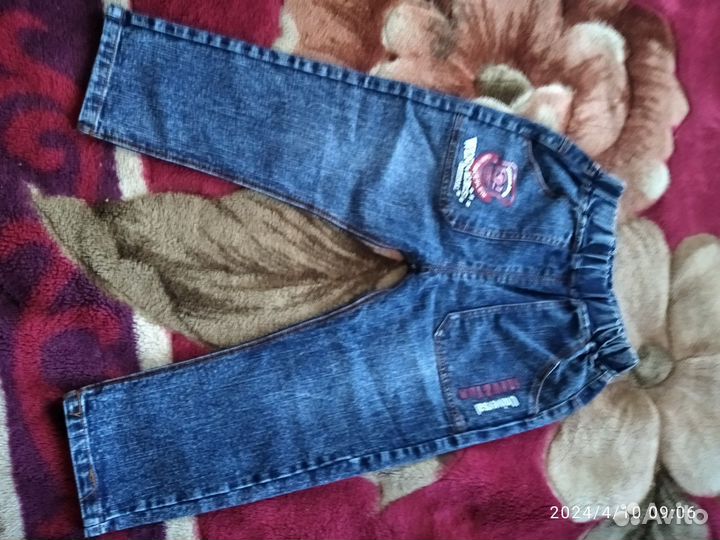 Комплект тройка: ветровка, кофточка, джинсы