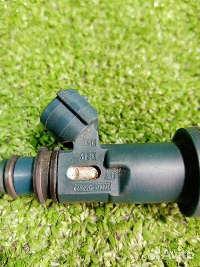 Форсунка топливная Toyota Alphard MNH10 1MZ-FE