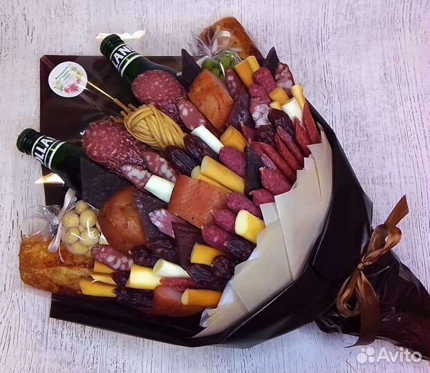 Подарок мужчине. Мясной букет, колбасный букет