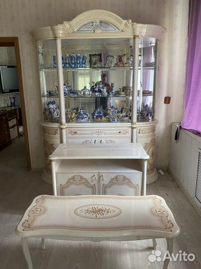 Продам Витрина Роза, столик и тумба