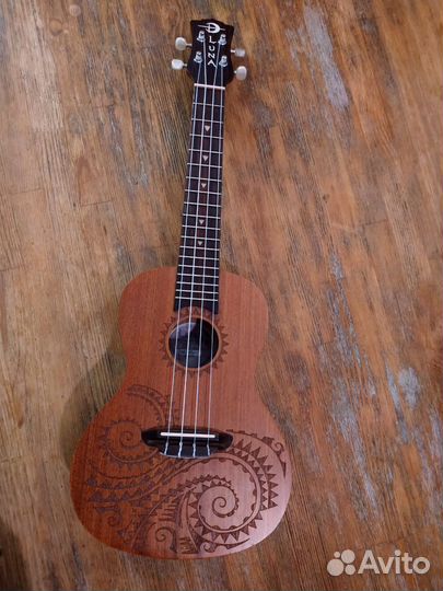 Укулеле Luna концертная из красного дерева