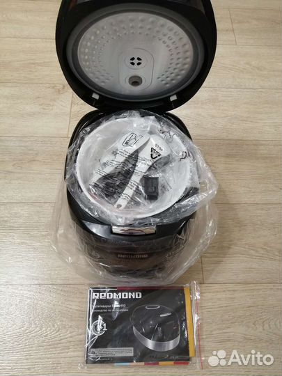 Мультиварка Redmond RMC-М90 black новая