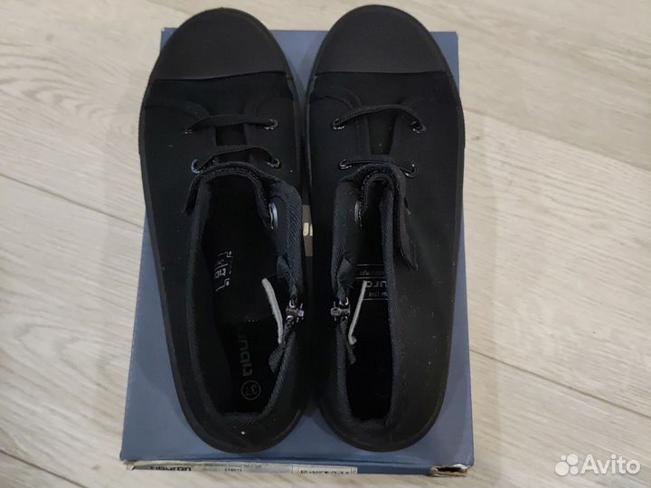 Кеды новые на замке