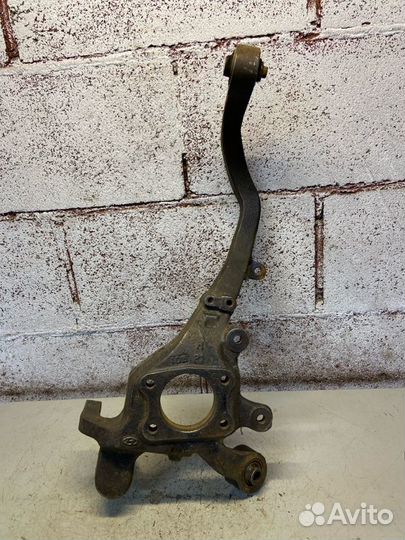 Поворотный кулак задний правый Hyundai Sonata 4 EF