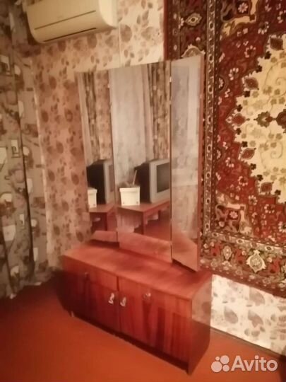 Трюмо с зеркалом