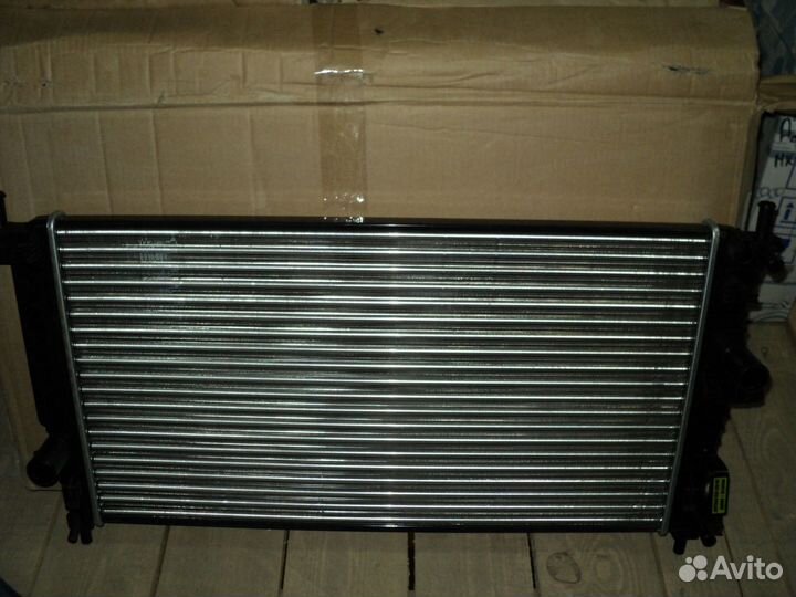 Радиатор охлаждения двигателя Mazda 3 BL 2009