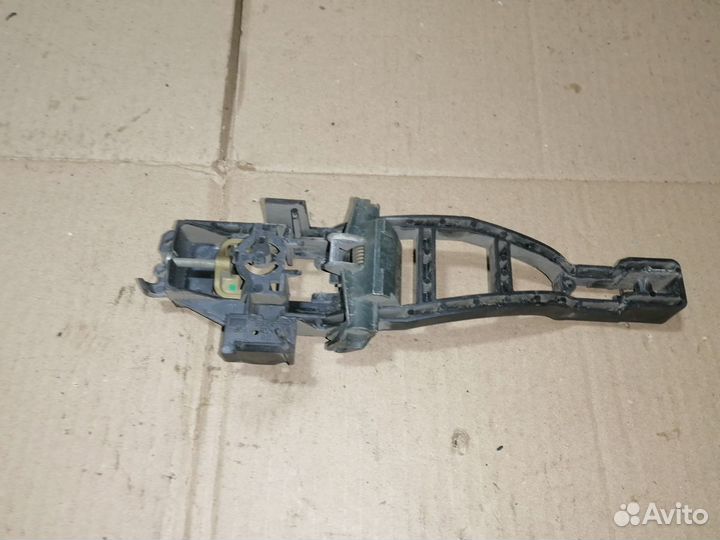 Кронштейн ручки двери перед право Форд Ц-Макс