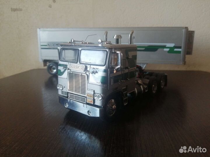 Модель freightliner 1/32