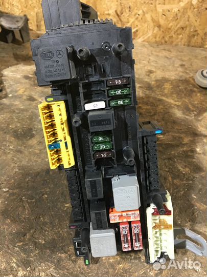 Блок предохранителей задний Mercedes-Benz C W204