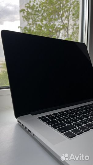 Macbook Pro 15 2015 i7 16gb 256gb