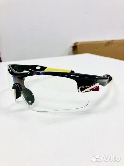 Защитные спортивные очки с прозрачными линзами