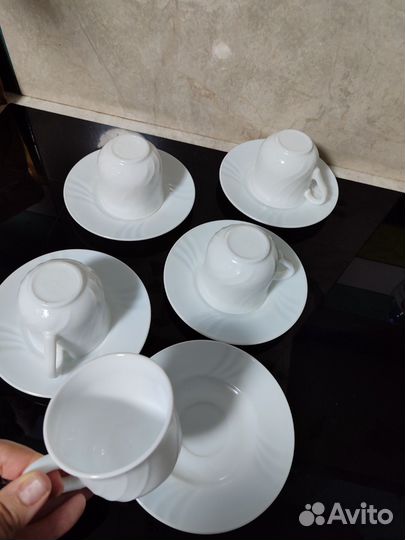Набор чашек с блюдцами