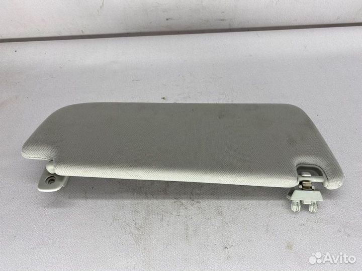 Козырек солнцезащитный левый Audi A6 C6 BPP 2.7