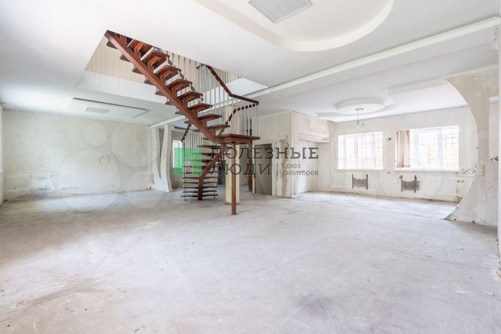 Коттедж 479,6 м² на участке 7,5 сот.