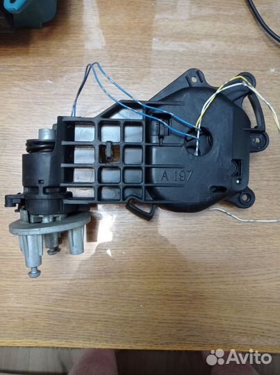 Привод левого зеркала Mitsubishi L 200