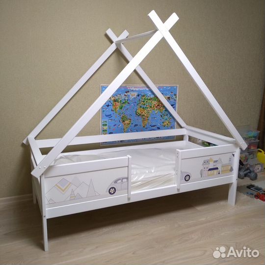 Детская кровать с домиком