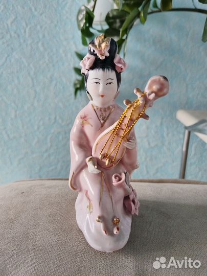 Статуэтка фарфоровая Гейша