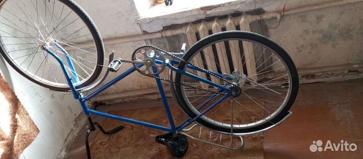 Два велосипеда горный и дорожный