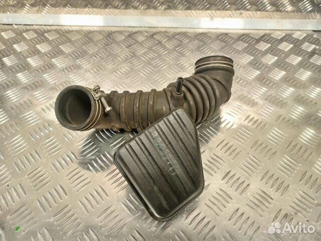 Патрубок воздушного фильтра Mitsubishi Colt