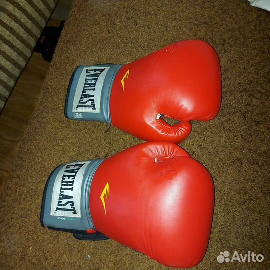 Боксерские перчатки everlast 14 oz
