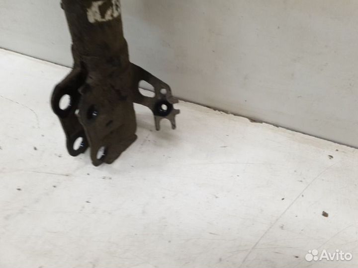 Амортизатор передний правый Toyota Camry V70 2018