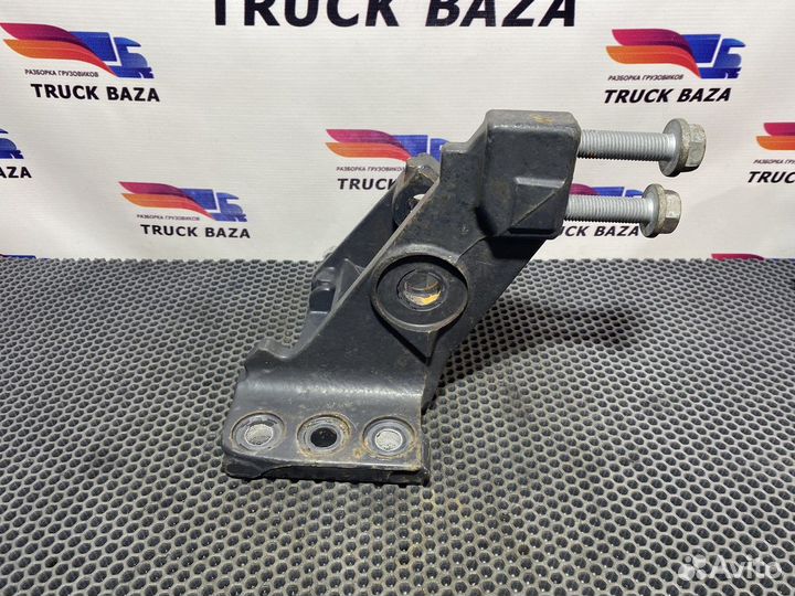 Кронштейн передней рессоры правый Scania 6-series