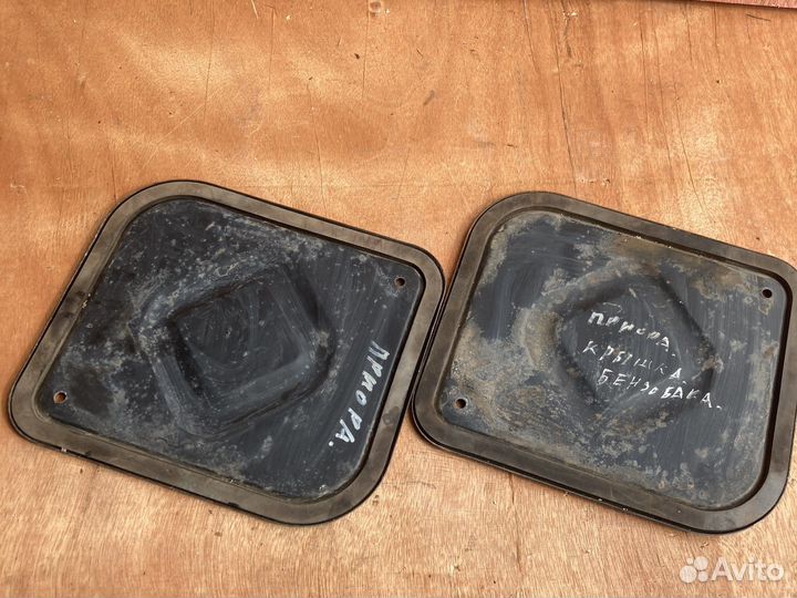 Крышка бензобака под сидением priora