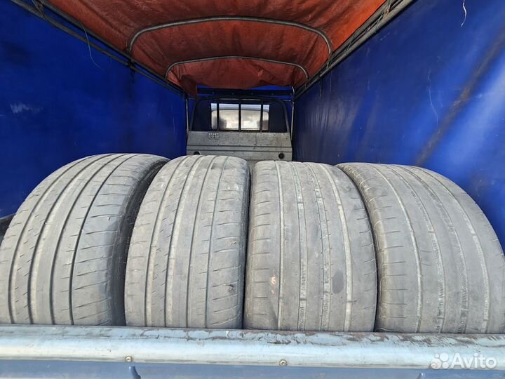 Michelin Pilot Sport 4 245/40 R18 и 265/35 R18