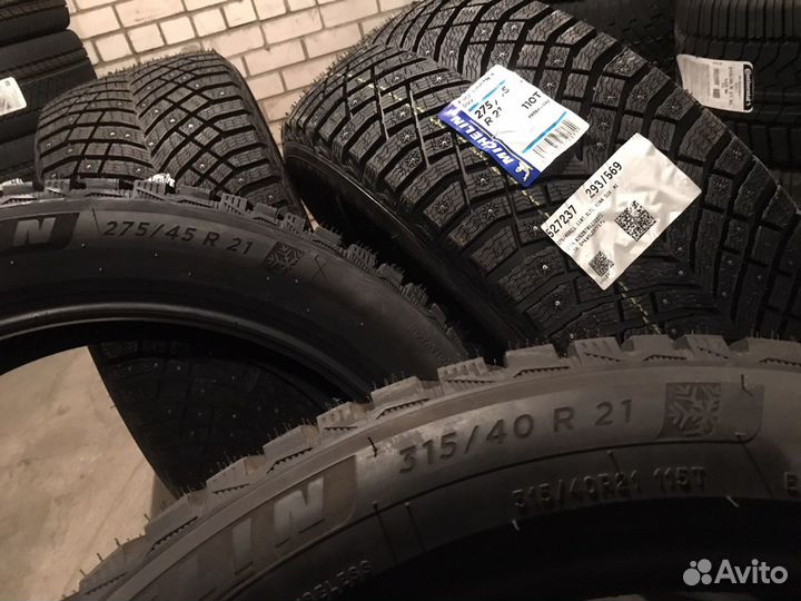 Michelin X-Ice North 4 275/45 R21 и 315/40 R21 115T