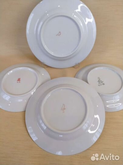 Детские тарелки и блюдца