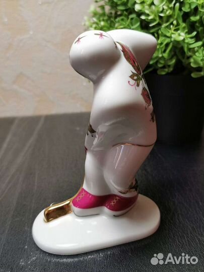 Фарфоровая фигура Хоккеист, спорт а-ля рус