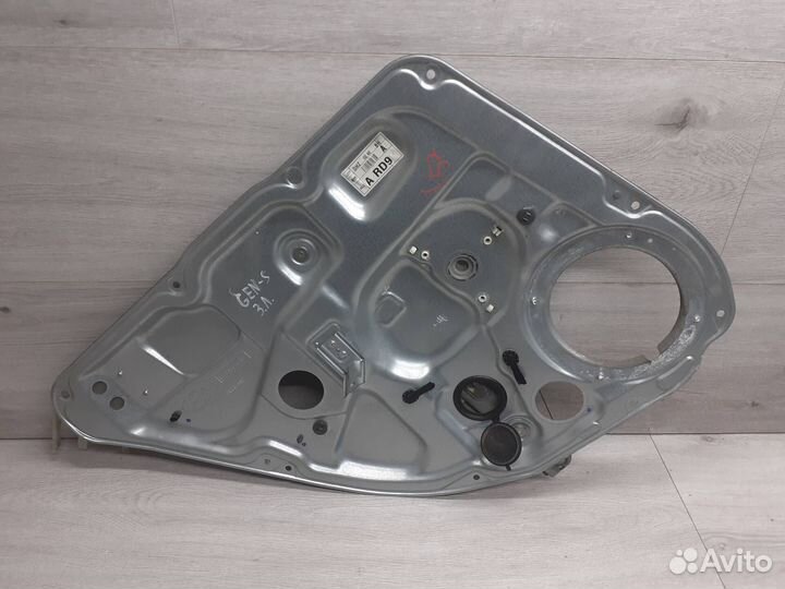 Стеклоподъемник задний левый Hyundai Genesis