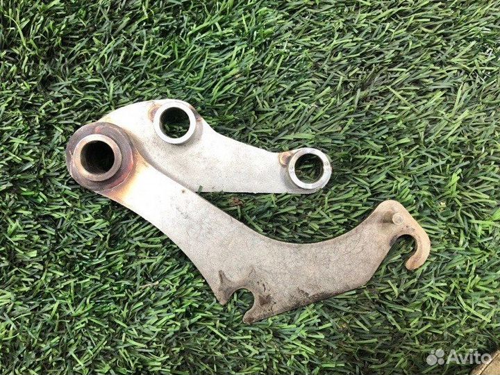 Кронштейн катализатора Bmw 3 E90 N54B30 2006