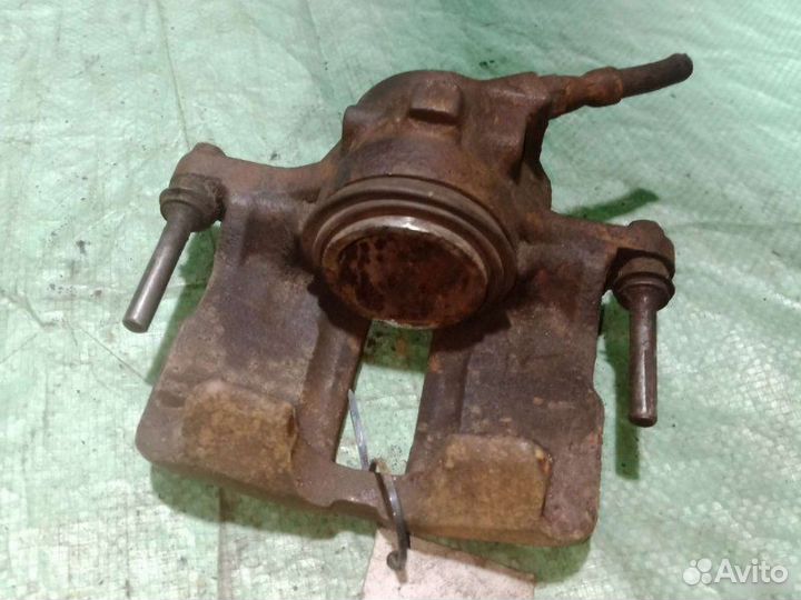 Суппорт передний левый Audi A6 C4