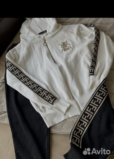 Спортивный костюм женский