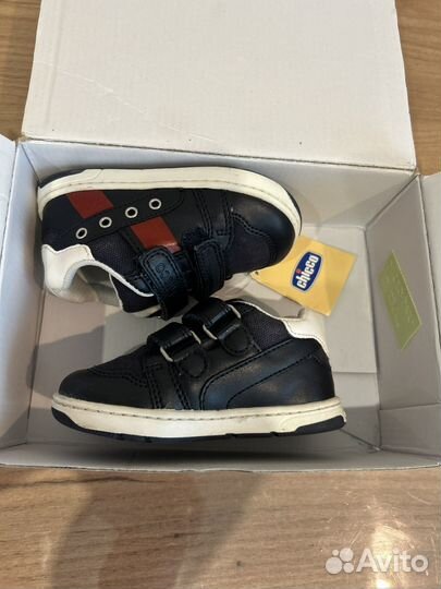 Детские кроссовки