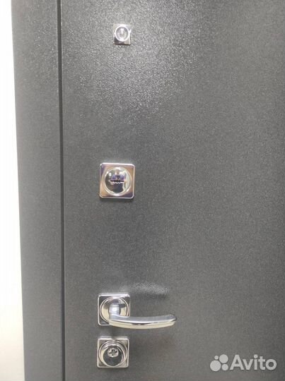 Дверь входная металлическая с зеркалом Лион