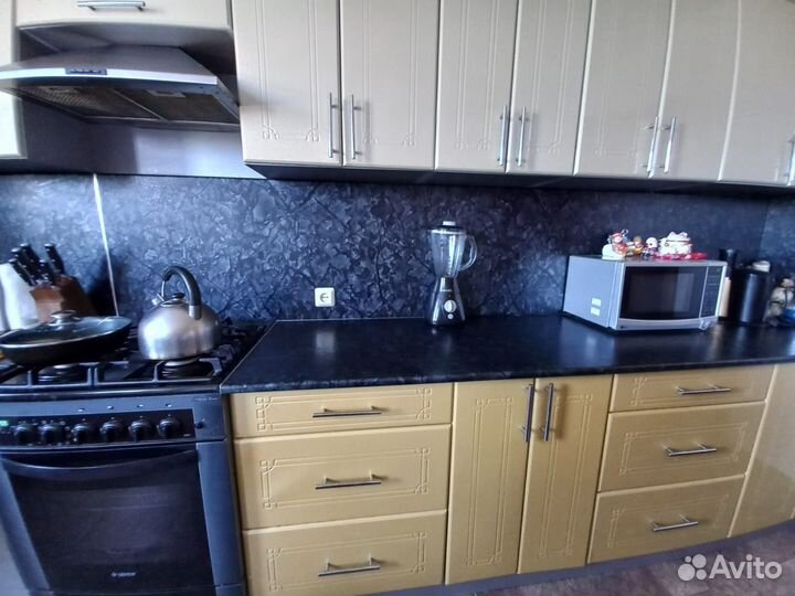 Кухонный гарнитур из массива бу