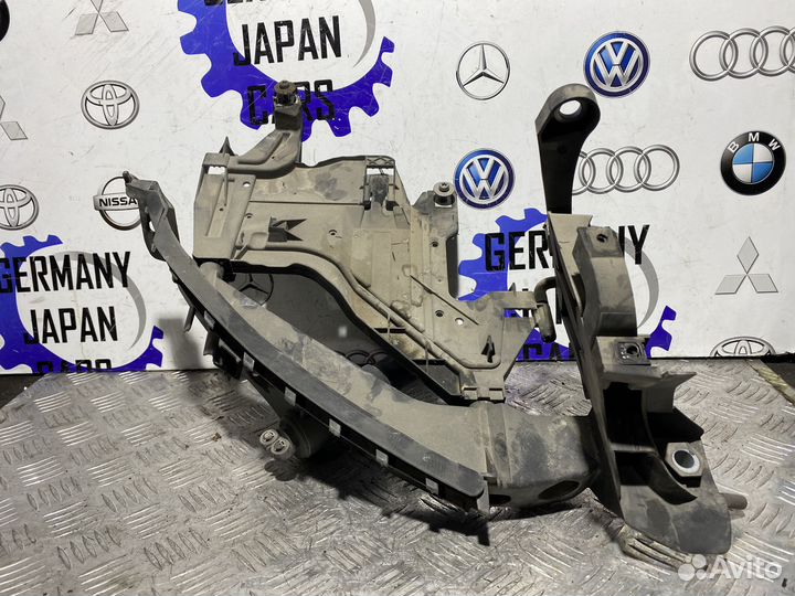 Кронштейн крепления фары правый Audi A4 B8 8K