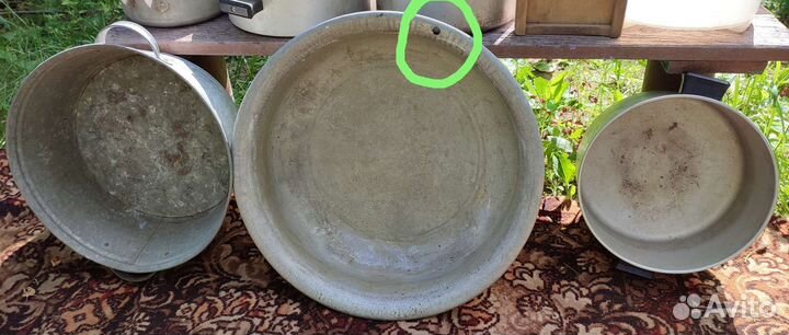 Кастрюли,тазы, бак и бидоны для хозяйства б/у