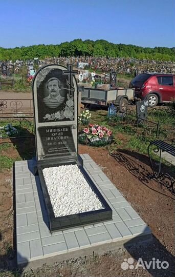 Памятники, ограды, благоустройство могил