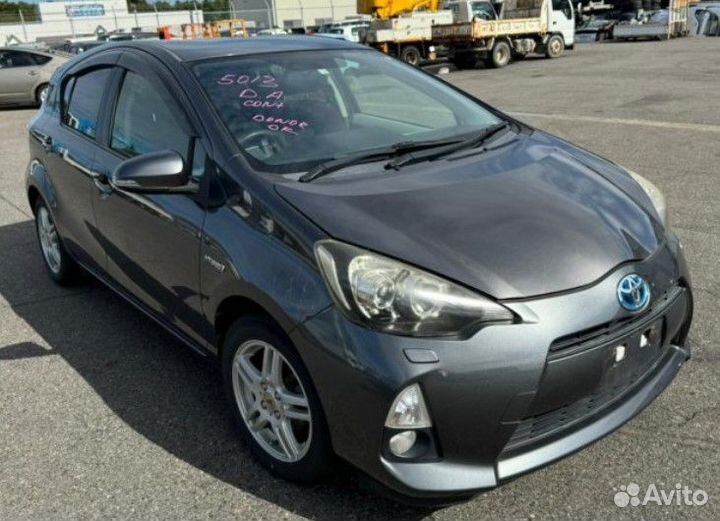 Блок управления двс передний Toyota Aqua/Prius C