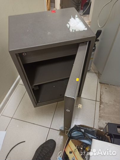 Сейф металлический