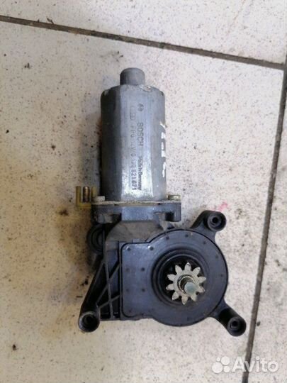 Мотор стеклоподъемника передний правый