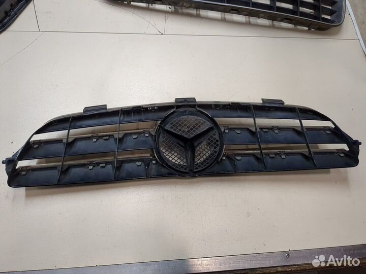 Решетка радиатора Mercedes CLK W209, 2004